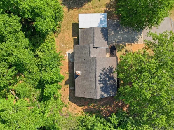 38 Shore Dr, Greenville, SC 29611