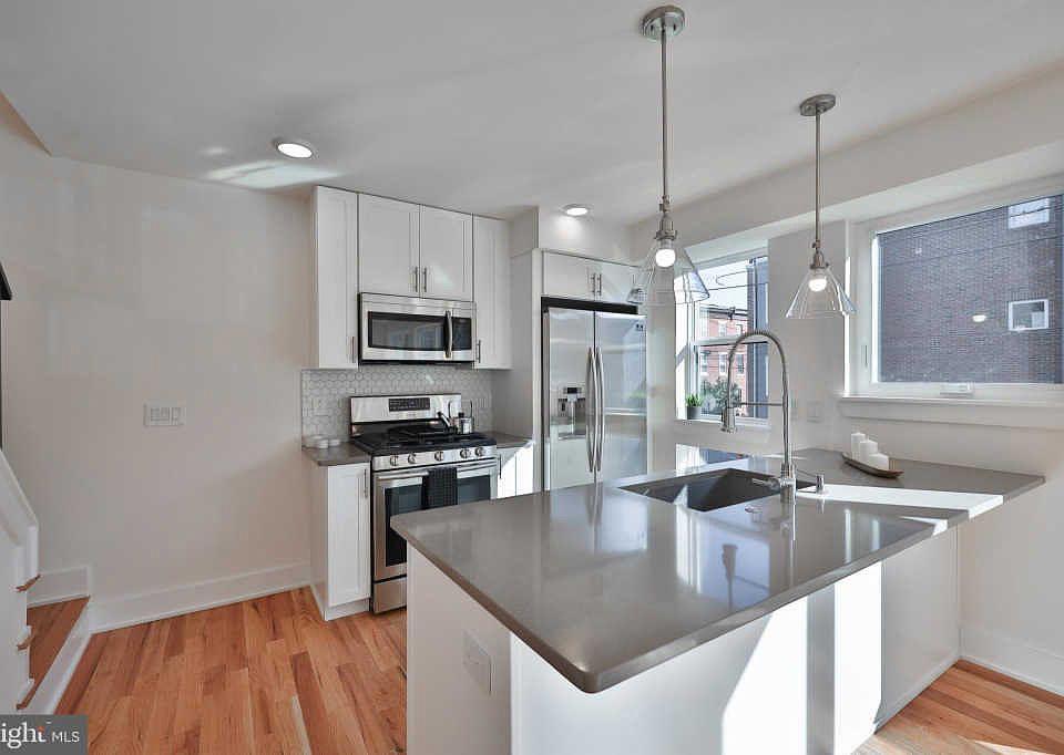 1st image of 1516 N Randolph St #1