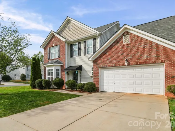 2001 Lake Vista Dr, Mount Holly, NC 28120