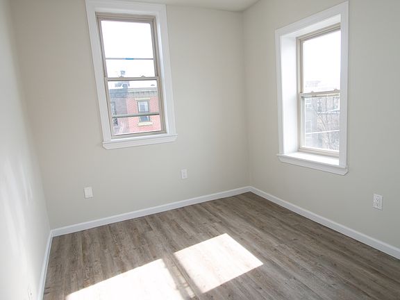 5th image of 1800 Catharine St #3