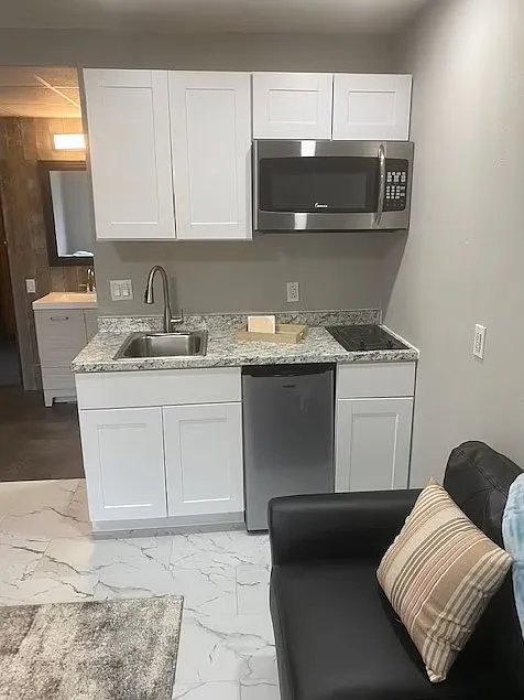 Studio, 200 sqft, $850 — Photo 3
