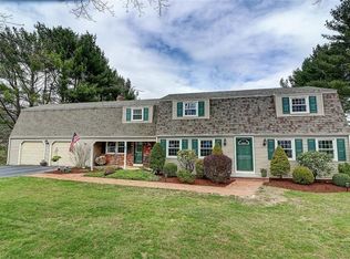 47 Countryside Dr, Cumberland, RI 02864