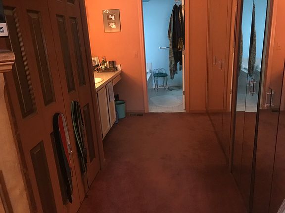 Walk in closet