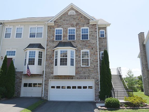 2nd image of 843 Ferndale Ter NE