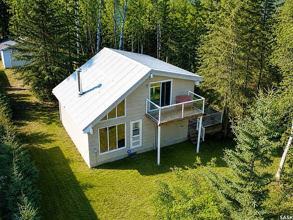 2nd image of 303 Christel CRESCENT