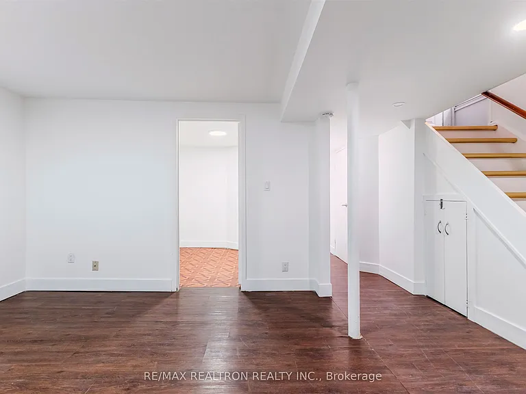 20 Castleton Ave #LOWER — Photo 12