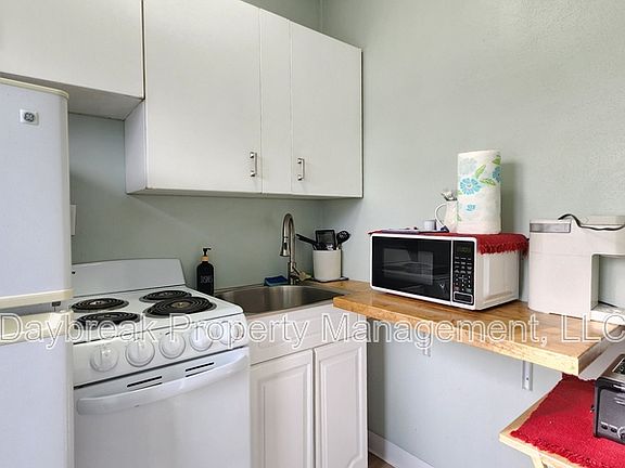 5th image of 1258 10th St N #203