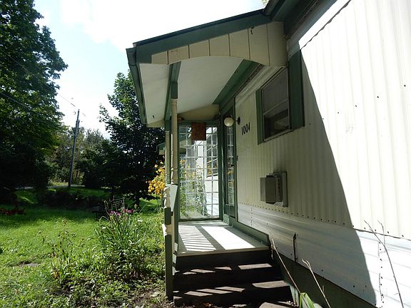 4th image of 1004 Bushey Hill Rd