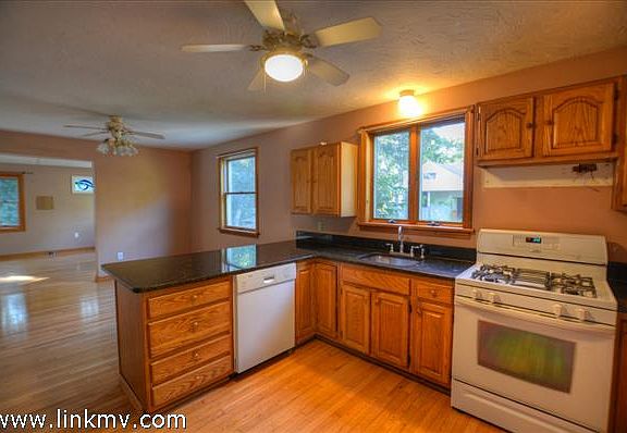 3rd image of 16 Bellevue Ave