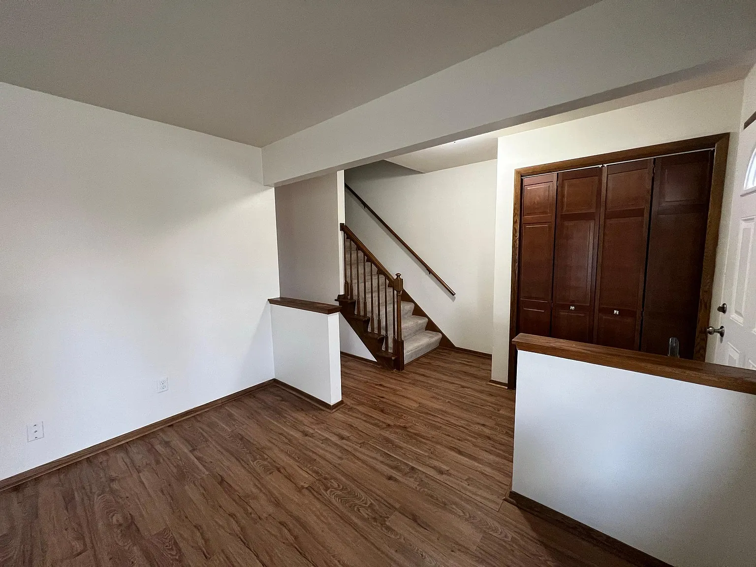 3 bed, 1.5 bath, 1400 sqft, $2,300 — Photo 2