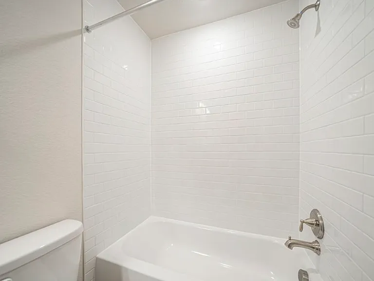 7608 Magnolia Vlg #102 — Photo 8