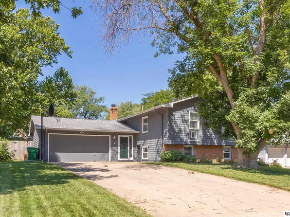 1118 S Grandview Ave, Papillion, NE 68046