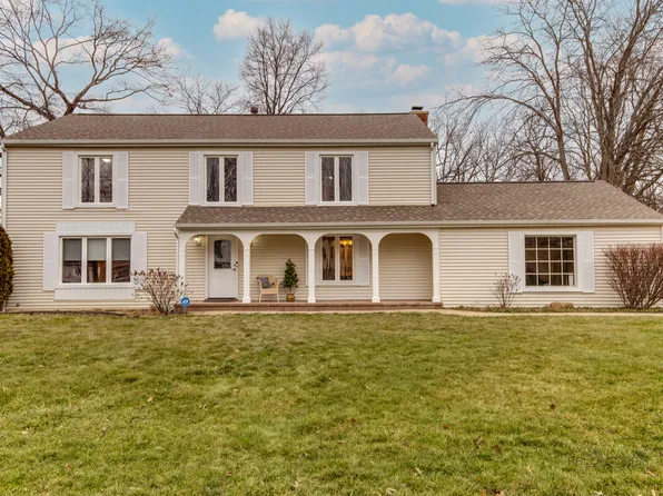 4 Robinhood Ct, Lincolnshire, IL 60069