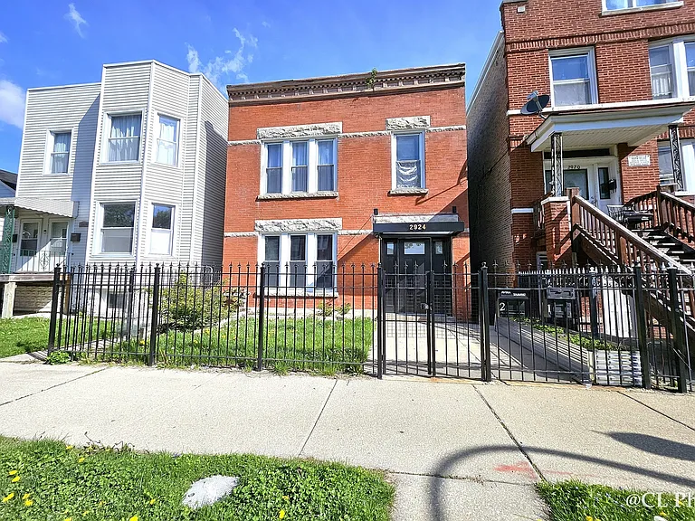 2924 W 38th Pl #2 — Photo 1