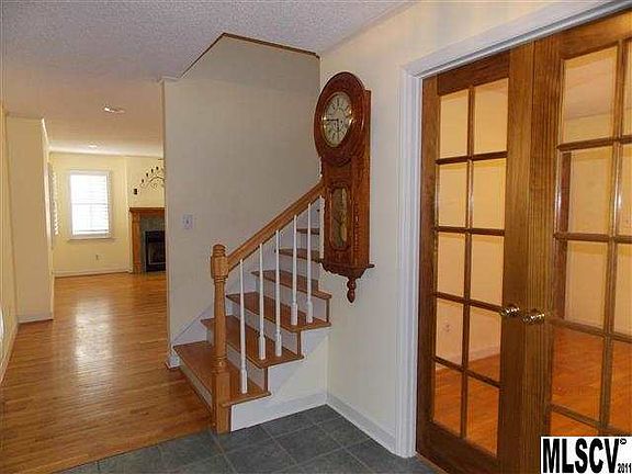 4th image of 886 Beverly Cres