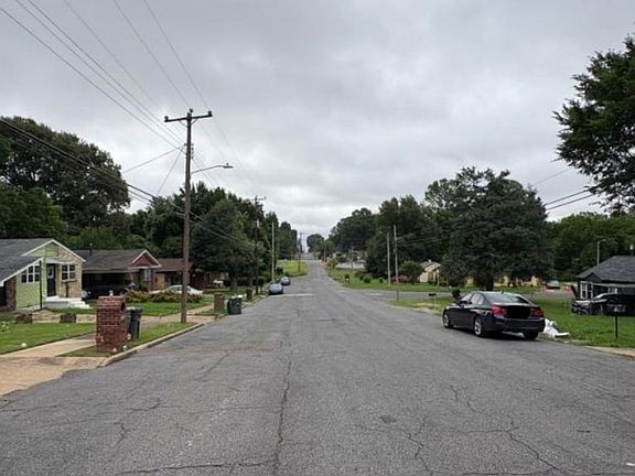 Exterior Neighborhood (street photo)