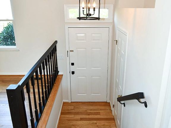 5th image of 101 Smoothleaf Ln