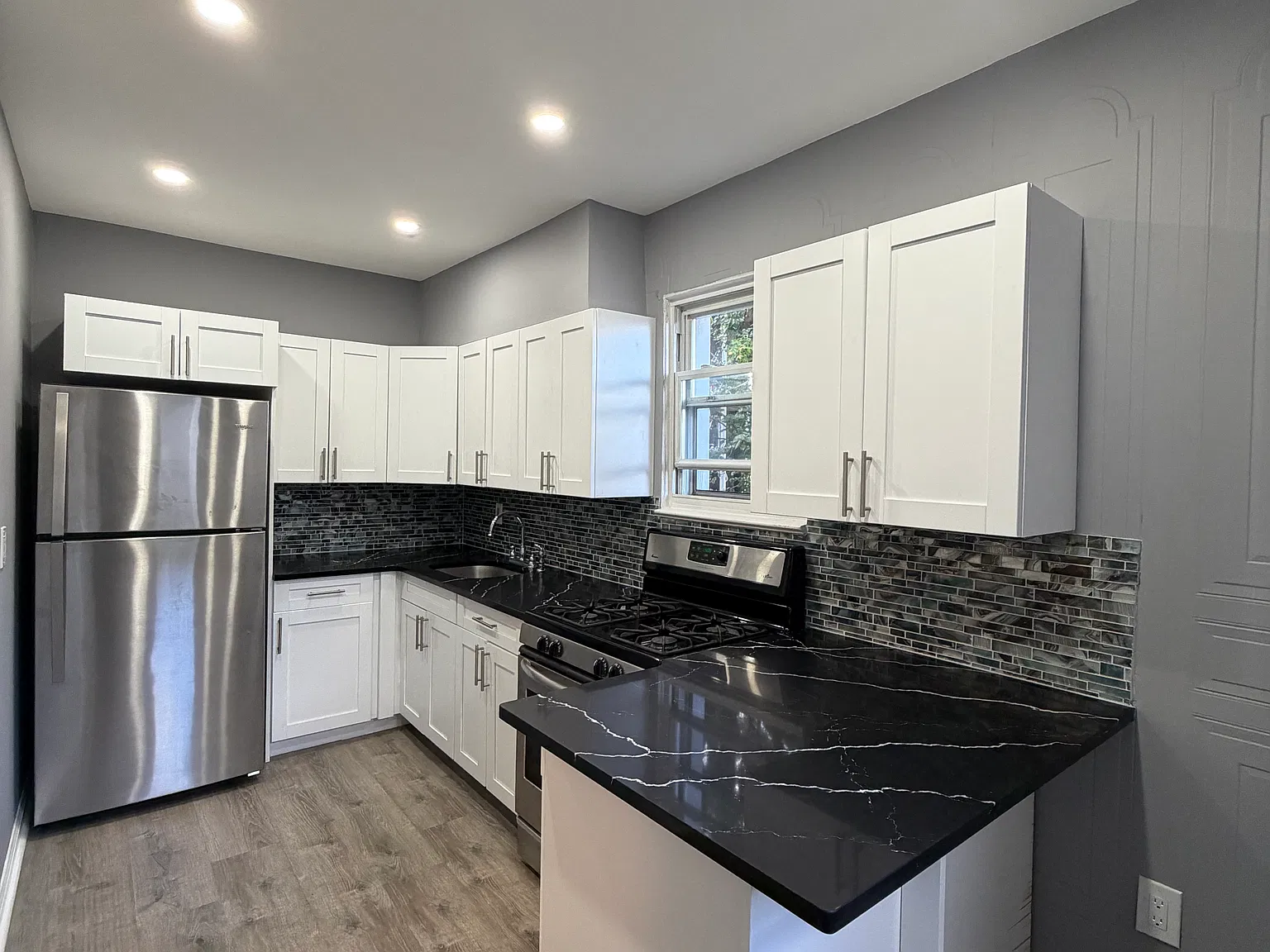 2 bed, 1.5 bath, $2,300 — Photo 2