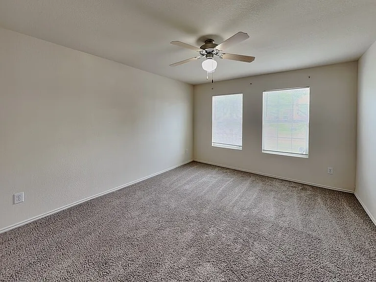 708 Moss Glen Trl — Photo 11
