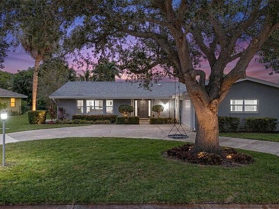 2nd image of 1347 Oaklawn Ct