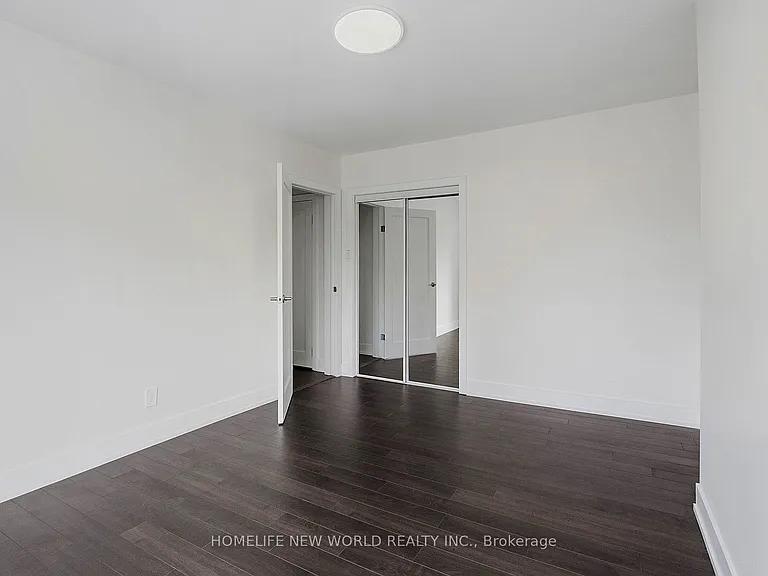 1842 Dundas St E — Photo 15