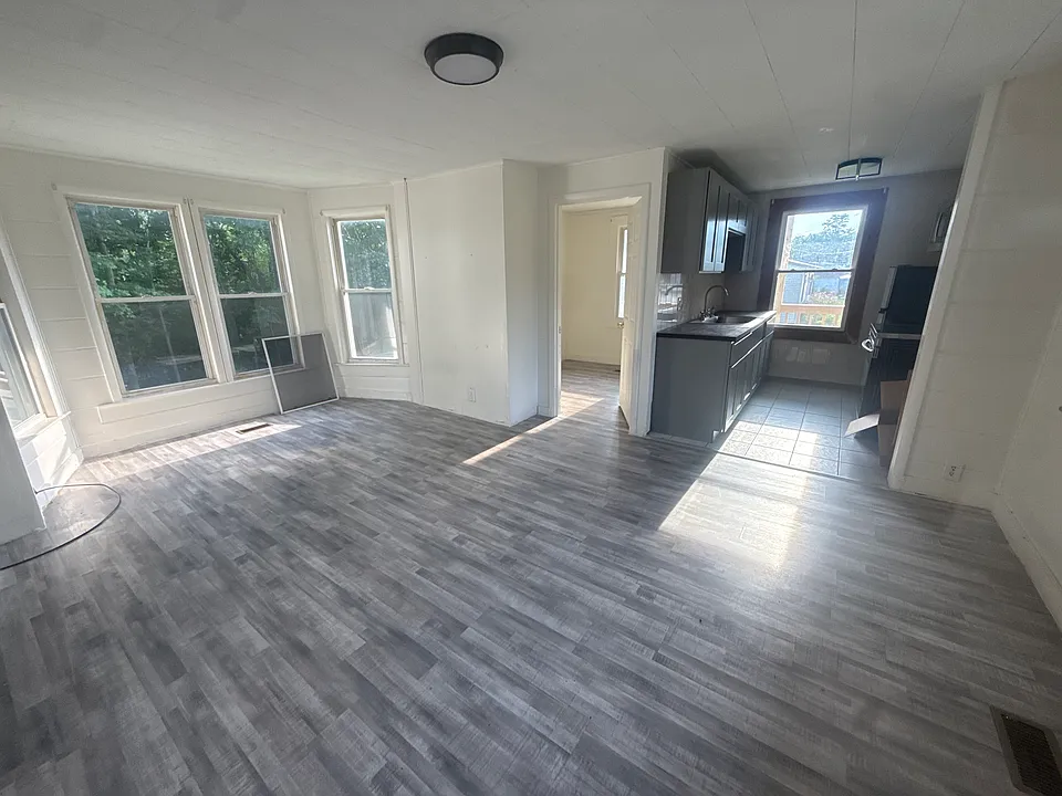 217 Salisbury St #1