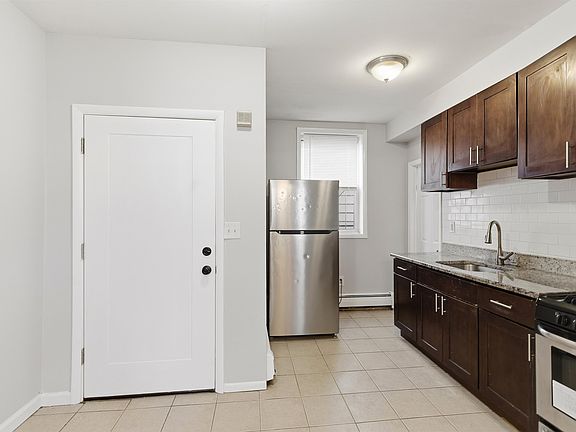 5th image of 154 South St #1