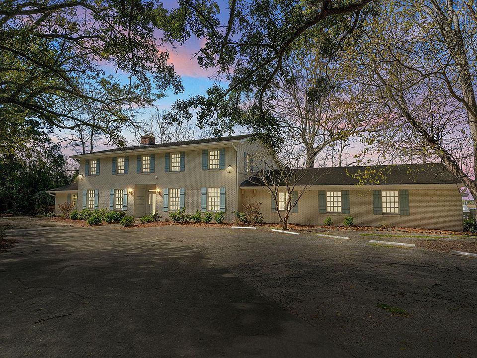 1st image of 201 River Rd.