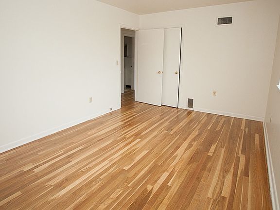 4th image of 216 Governors Ln APT 5