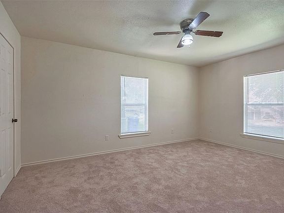 5th image of 1104 Clint St
