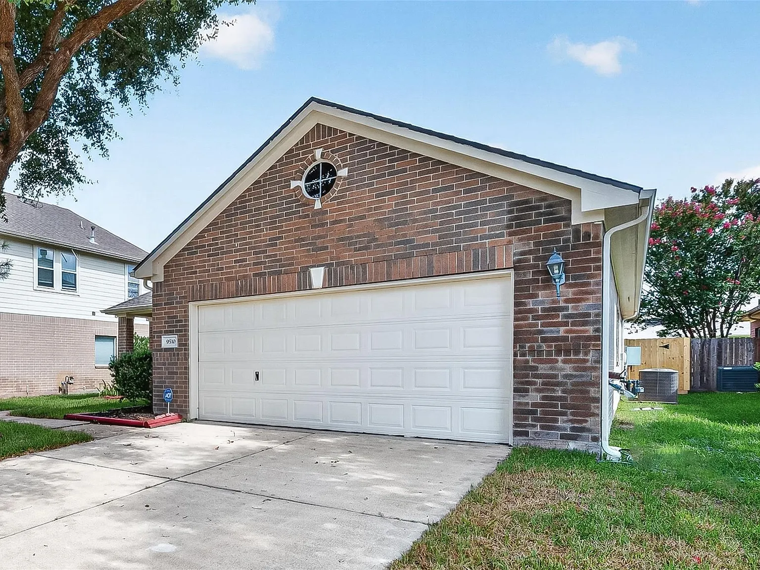 3 bed, 2.0 bath, 1666 sqft, $2,100 — Photo 3