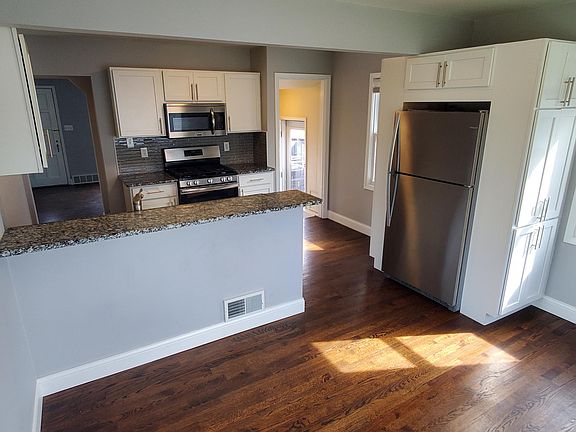 3rd image of 1130 Donald Ave