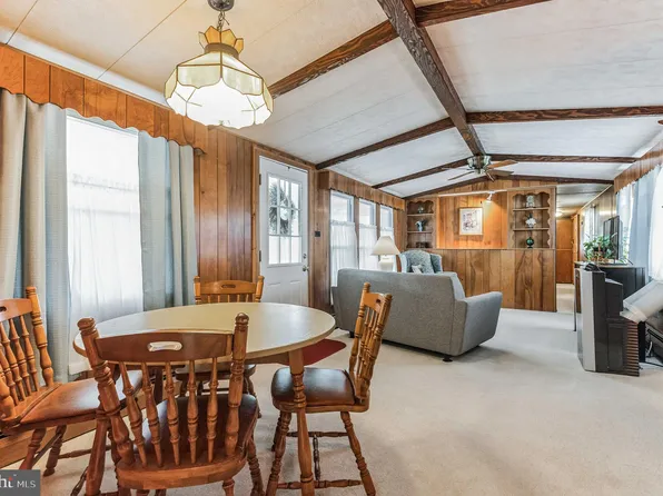 6 Blue Jay Dr, Mantua, NJ 08051