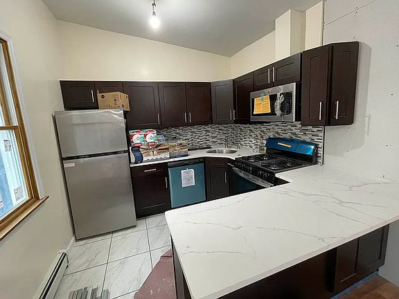 3rd image of 39 Garnet St #1