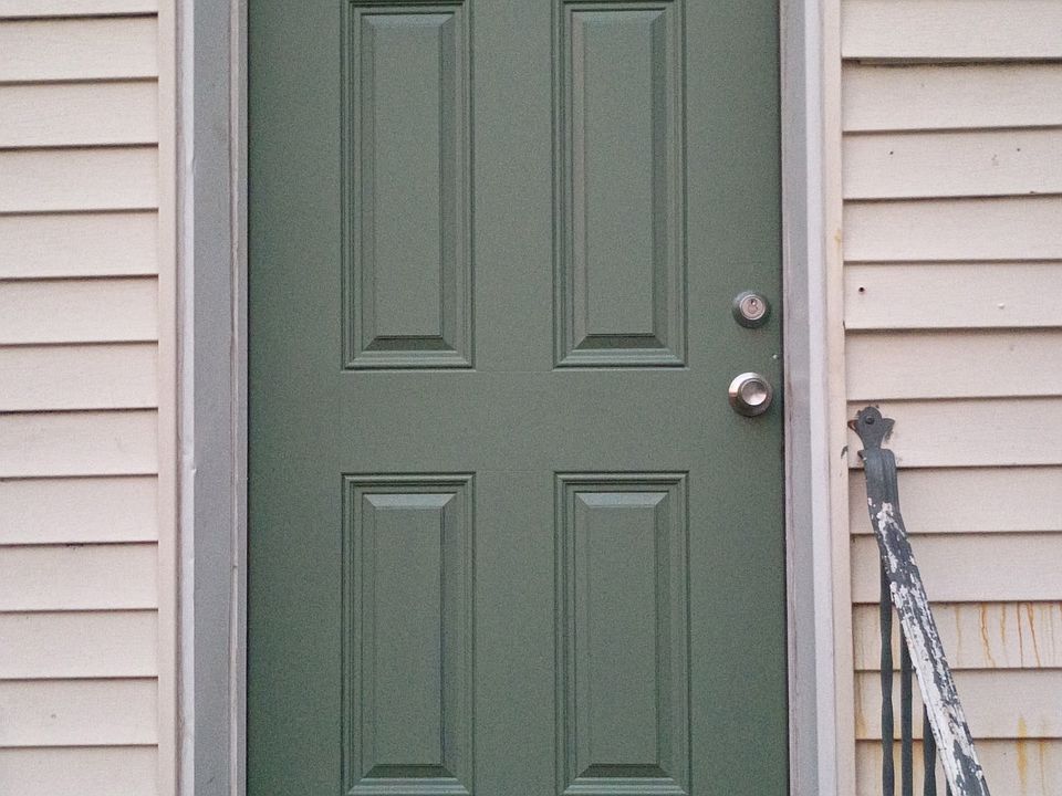 1st image of 702 Pine St #R