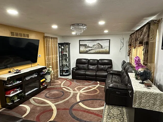 3 bed, 1456 sqft, $2,850 — Photo 2