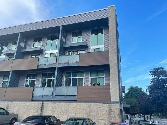 614 S Troy St #205 — Photo 32