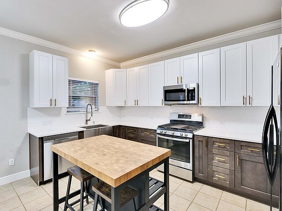 3rd image of 1409 Kendalia St #350