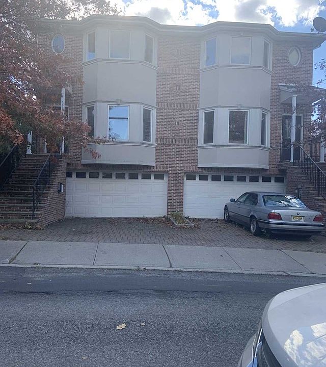 1st image of 376 Aurora Ave