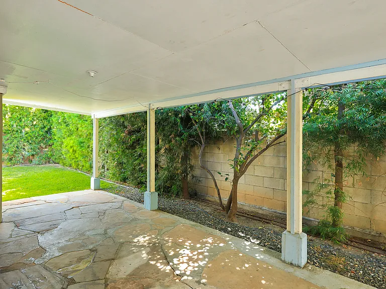 526 N Emerald Dr — Photo 25