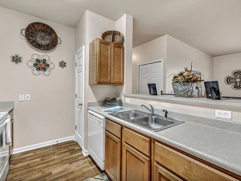 8582 Lincoln Ave — Photo 12