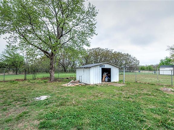 5th image of 714 Ponderosa Pl