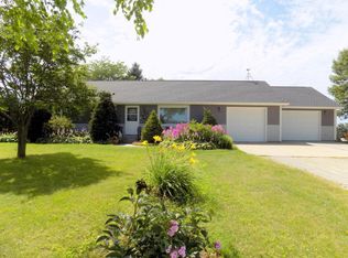 9211 County Road 105 Rd NW, Pine Island, MN 55963