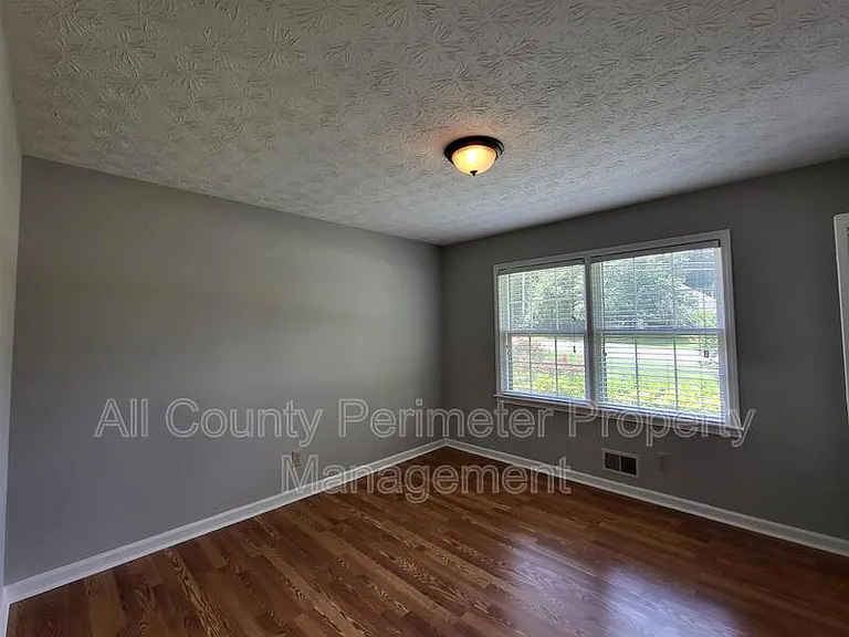 4548 Shallowford Rd — Photo 11