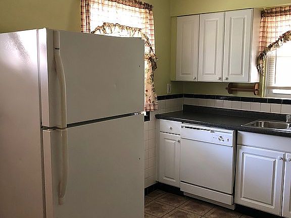 4th image of 116 Adelle Ave