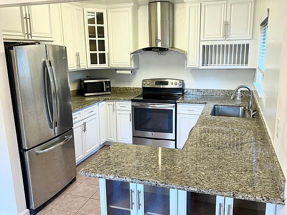 2nd image of 1100 Weepinggate Ln