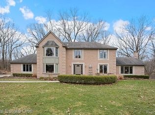 1218 Creekview Ct, Rochester, MI 48306