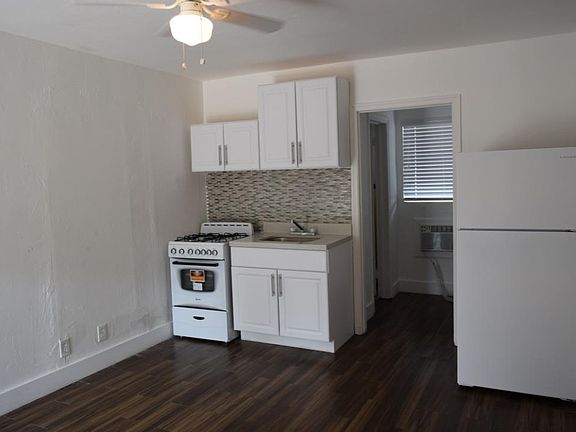 2nd image of 1823 Dewey St #K