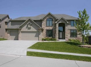 1227 S 200th St, Omaha, NE 68130