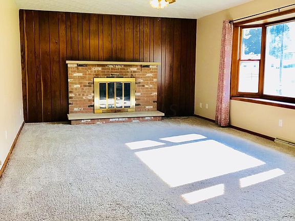 3rd image of 340 Knollwood Ct